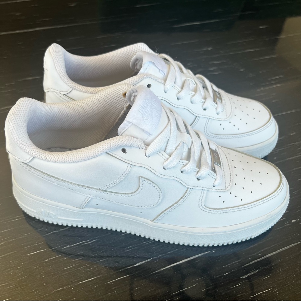 Nike Air Force 1 Low LE Triple White Size 7Y Youth (GS) DH2920-111 Sneakers - Picture 6 of 12